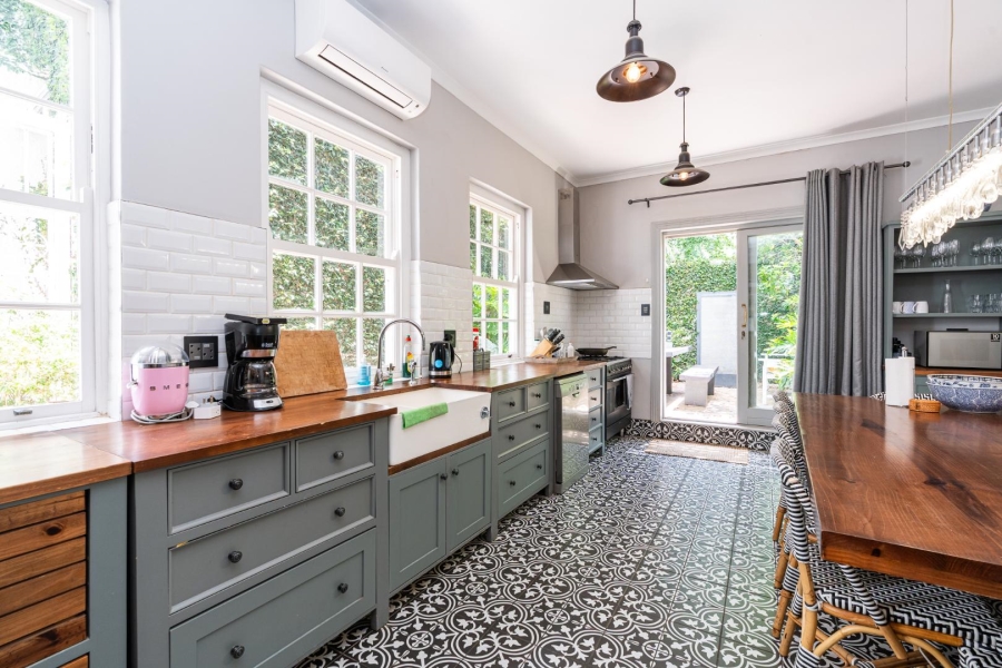 4 Bedroom Property for Sale in Oranjezicht Western Cape